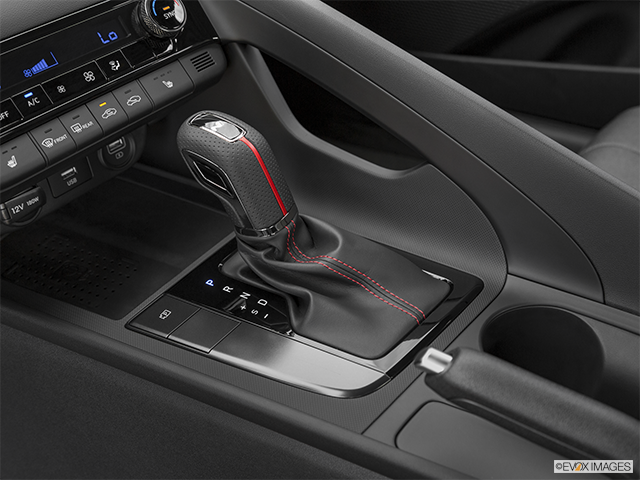 2022 Hyundai Elantra N Line | Gear shifter/center console