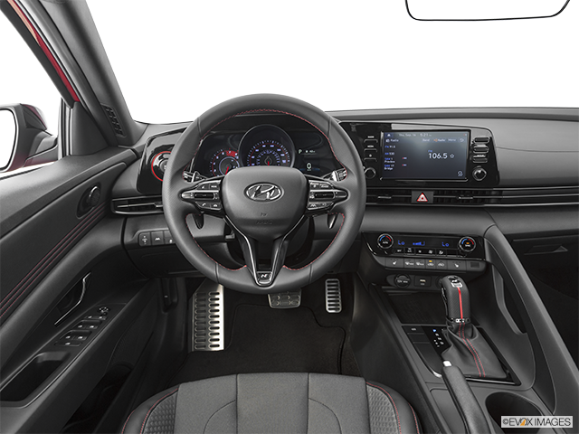 2022 Hyundai Elantra N Line | Steering wheel/Center Console