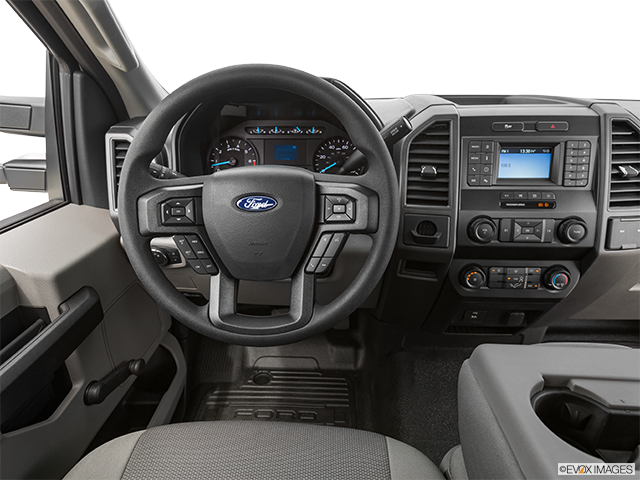 2022 Ford F-350 Super Duty | Steering wheel/Center Console