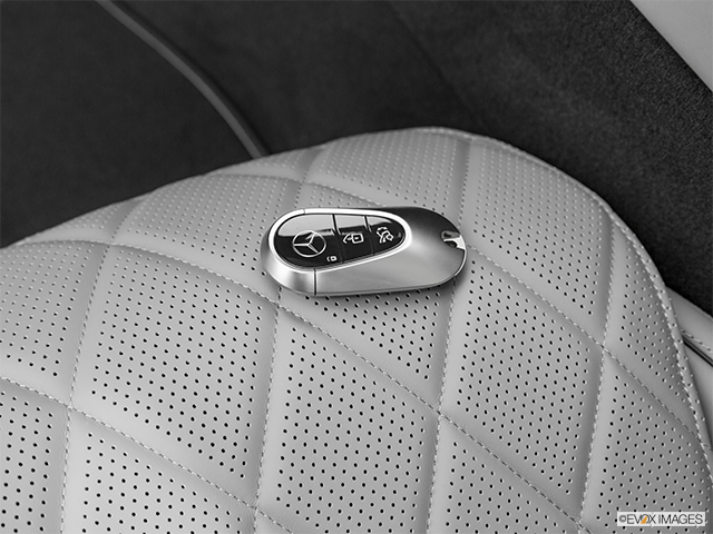 2024 Mercedes-Benz Classe S | Key fob on driver’s seat