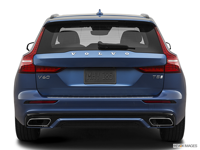 2022 Volvo V60 | Low/wide rear
