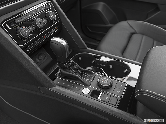 2024 Volkswagen Atlas Cross Sport | Gear shifter/center console