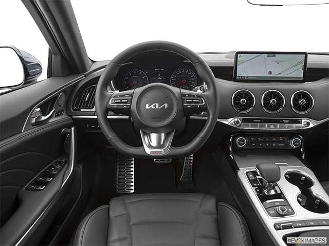 2022 Kia Stinger | Steering wheel/Center Console