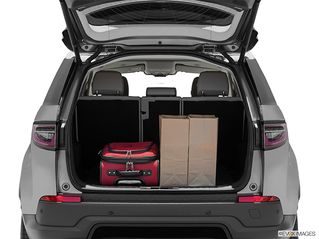 2023 Land Rover Discovery Sport | Trunk props