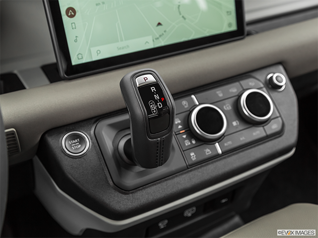 2022 Land Rover Defender | Gear shifter/center console