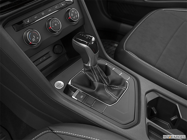 2024 Volkswagen Taos | Gear shifter/center console