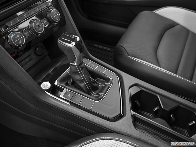 2022 Volkswagen Taos | Gear shifter/center console