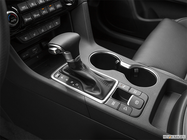 2023 Kia Sportage | Gear shifter/center console