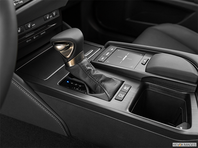 2022 Lexus ES 300h | Gear shifter/center console