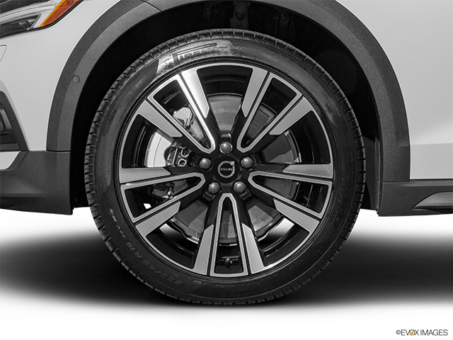 2022 Volvo V60 Cross Country | Front Drivers side wheel at profile
