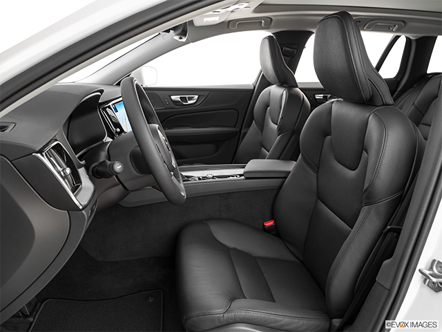 2022 Volvo V60 Cross Country | Front seats from Drivers Side