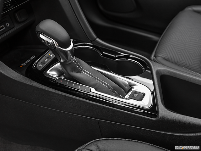 2022 Buick Encore GX | Gear shifter/center console