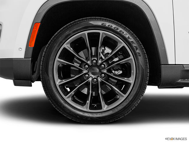 2023 Jeep Wagoneer | Front Drivers side wheel at profile