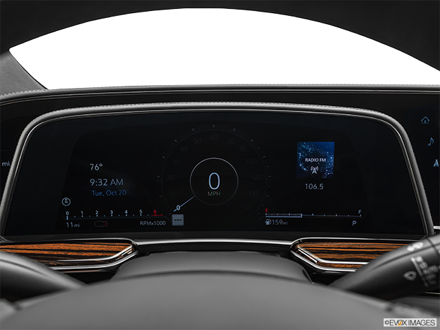 2022 Cadillac Escalade | Speedometer/tachometer
