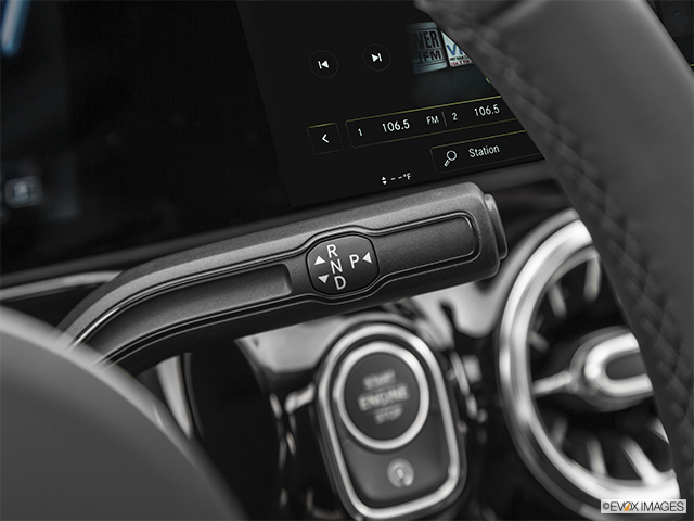 2022 Mercedes-Benz GLA | Gear shifter/center console