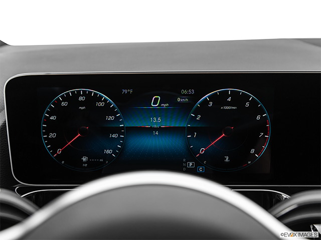 2022 Mercedes-Benz GLA | Speedometer/tachometer