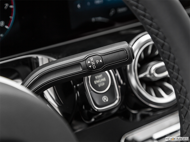 2023 Mercedes-Benz GLA | Gear shifter/center console
