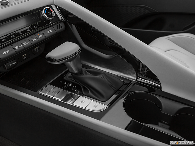 2022 Hyundai Elantra Hybrid | Gear shifter/center console