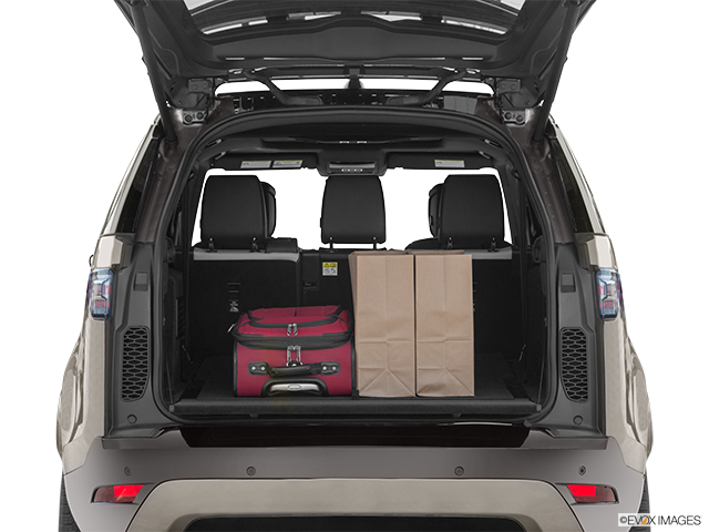 2022 Land Rover Discovery | Trunk props