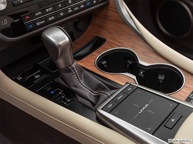 2022 Lexus RX 450hL | Gear shifter/center console