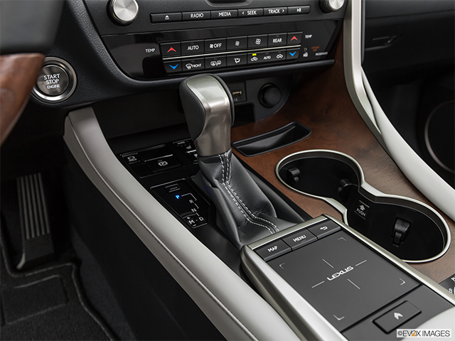 2022 Lexus RX 350L | Gear shifter/center console