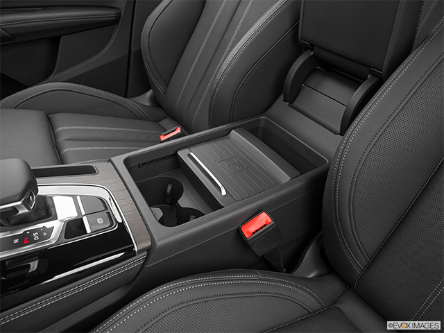 2022 Audi Q5 Sportback | Front center divider