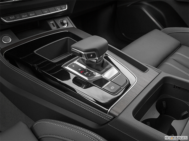 2022 Audi Q5 Sportback | Gear shifter/center console