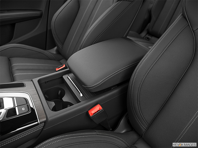 2024 Audi Q5 Sportback | Front center console with closed lid, from driver’s side looking down