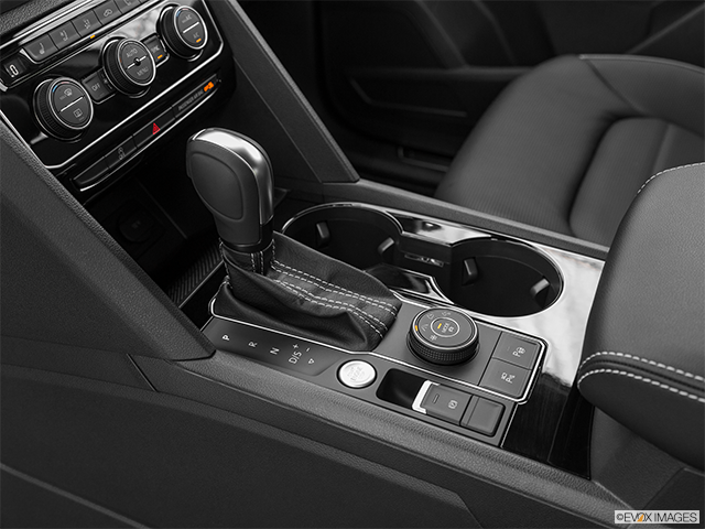 2023 Volkswagen Atlas Cross Sport | Gear shifter/center console