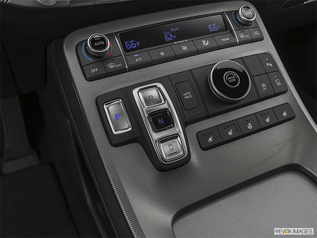 2022 Hyundai Palisade | Gear shifter/center console
