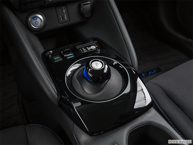 2025 Nissan LEAF | Gear shifter/center console