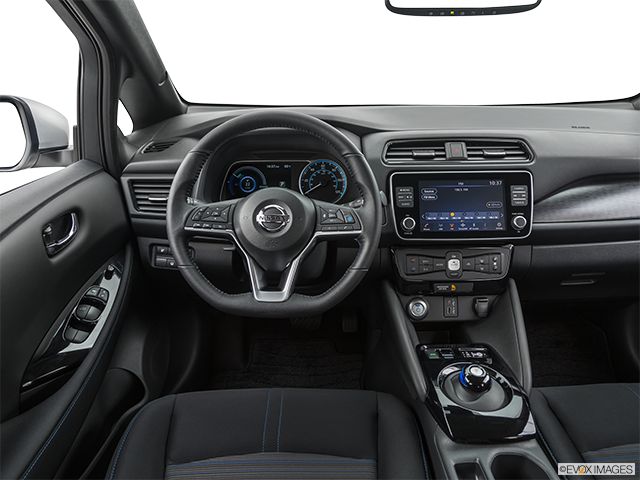 2025 Nissan LEAF | Steering wheel/Center Console