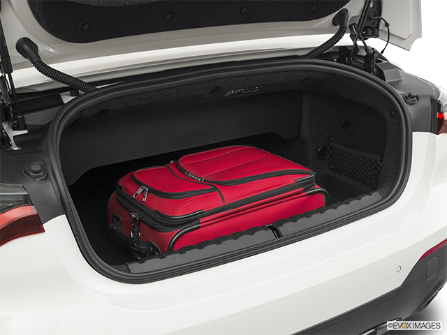 2022 BMW 4 Series | Trunk props