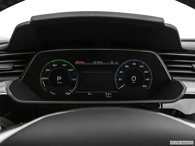 2022 Audi e-tron | Speedometer/tachometer