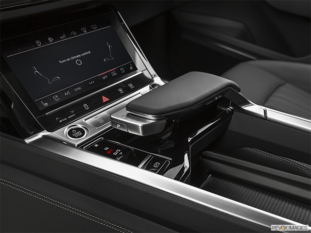 2022 Audi e-tron | Gear shifter/center console