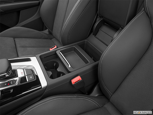 2024 Audi SQ5 Sportback | Front center divider