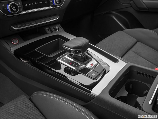 2024 Audi SQ5 Sportback | Gear shifter/center console