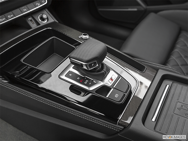 2022 Audi SQ5 | Gear shifter/center console