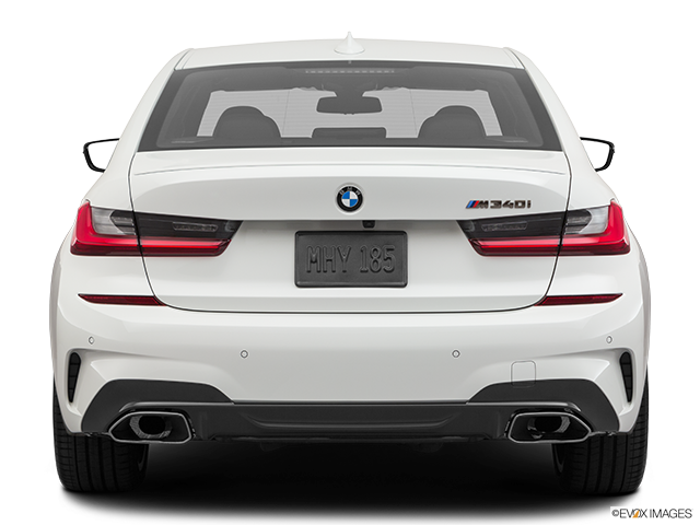 2022 BMW 3 Series | Low/wide rear