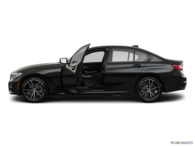 2022 BMW 3 Series 330e Sedan | Driving