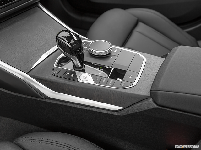 2022 BMW 3 Series | Gear shifter/center console