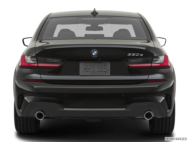 2022 BMW 3 Series | Low/wide rear