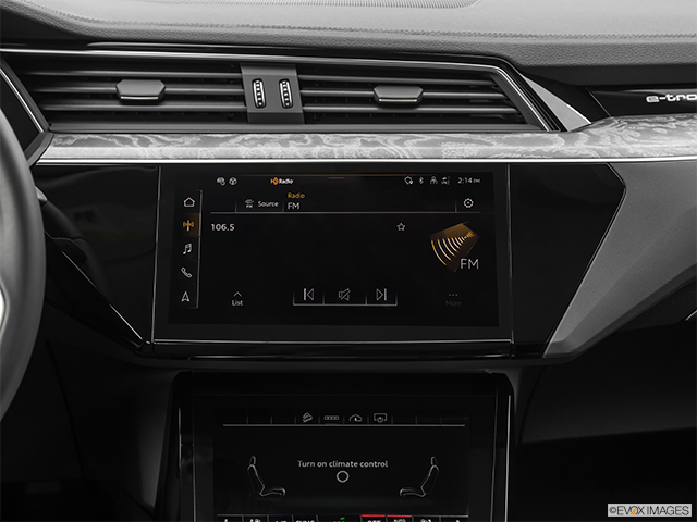 2022 Audi e-tron Sportback | Closeup of radio head unit
