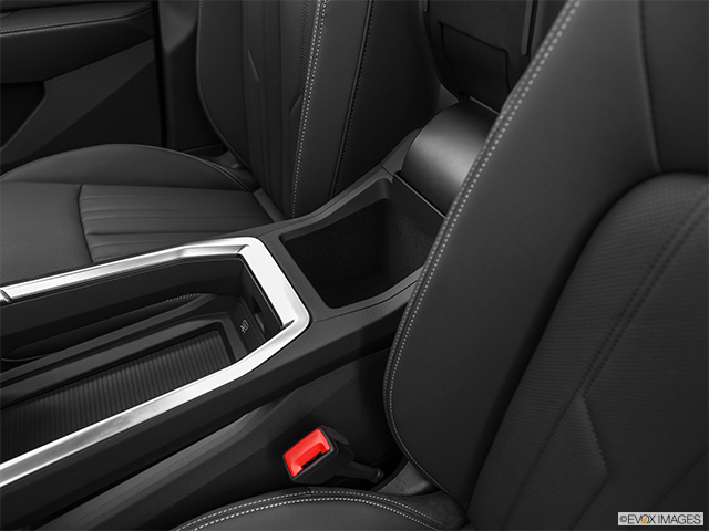 2022 Audi e-tron Sportback | Front center divider