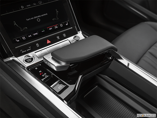 2022 Audi e-tron Sportback | Gear shifter/center console