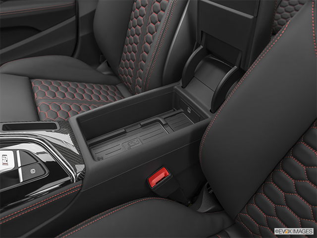 2022 Audi RS5 Sportback | Front center divider