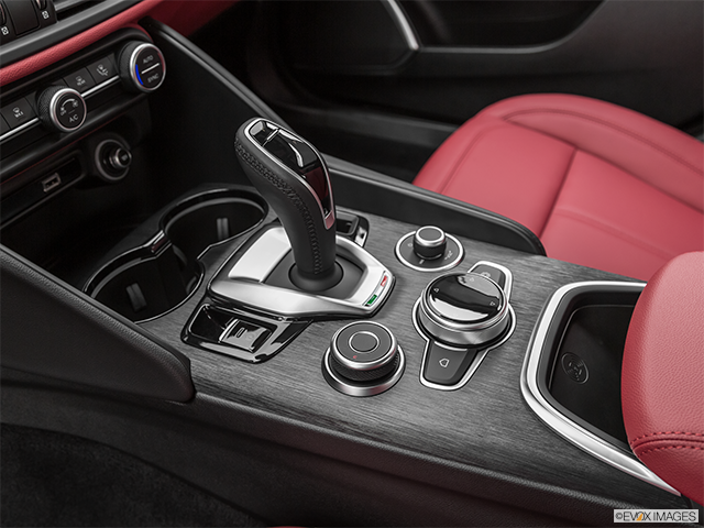 2023 Alfa Romeo Giulia | Gear shifter/center console