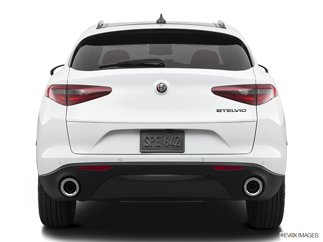 2023 Alfa Romeo Stelvio | Low/wide rear