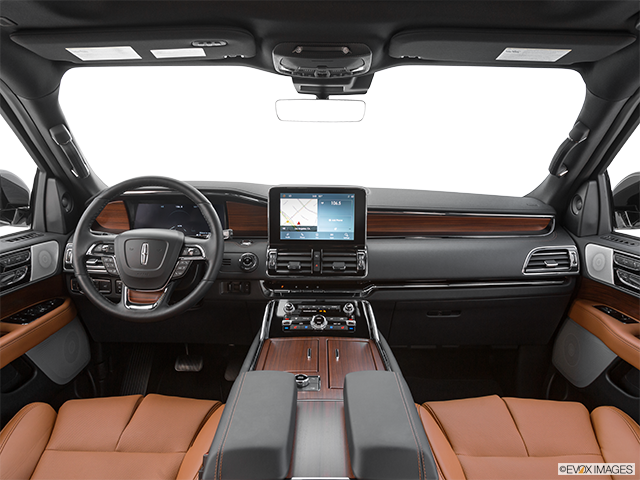 2023 Lincoln Navigator | Centered wide dash shot