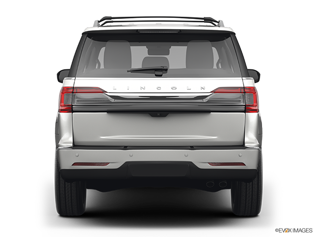 2023 Lincoln Navigator | Low/wide rear